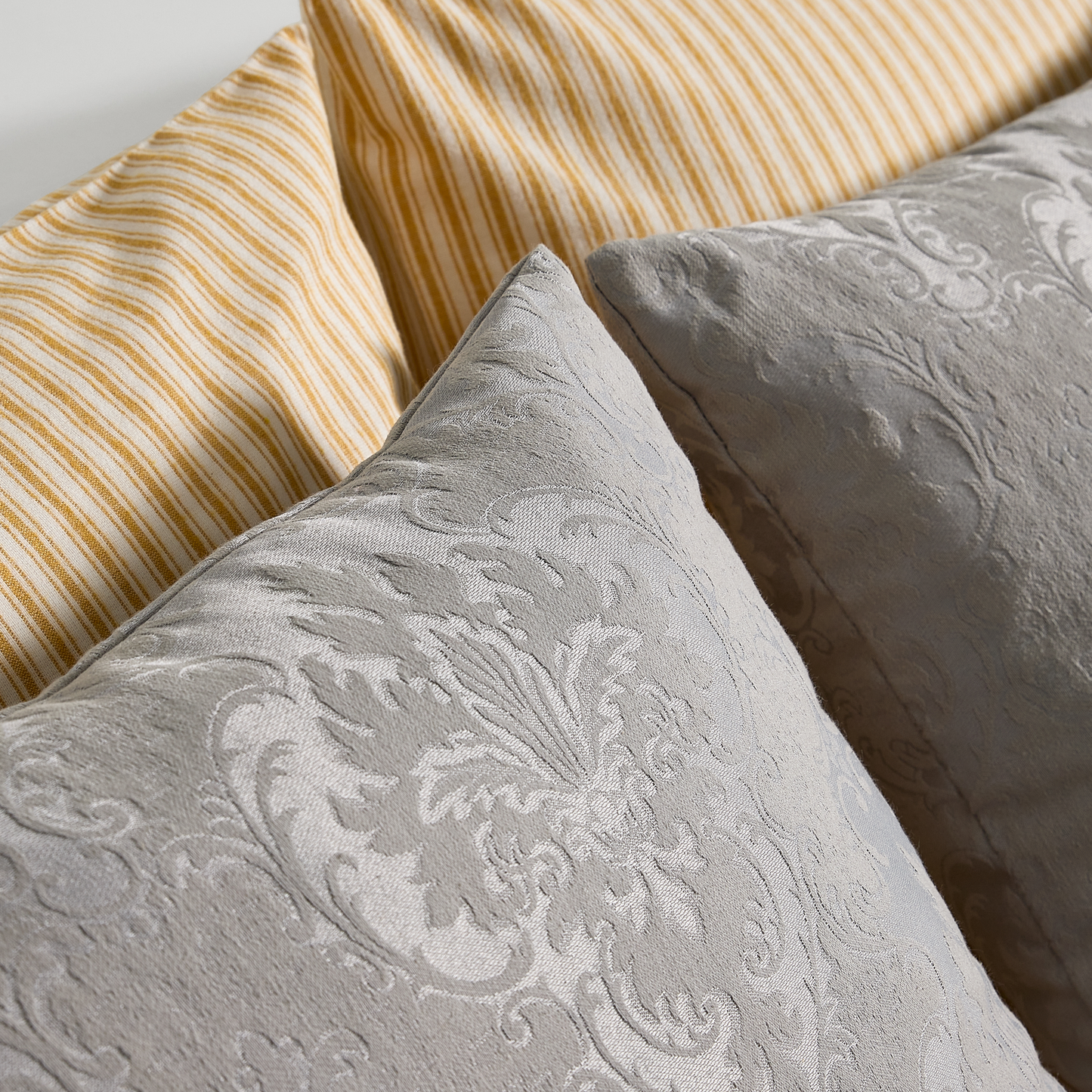 Edredão Jacquard Unforgiven Cinza