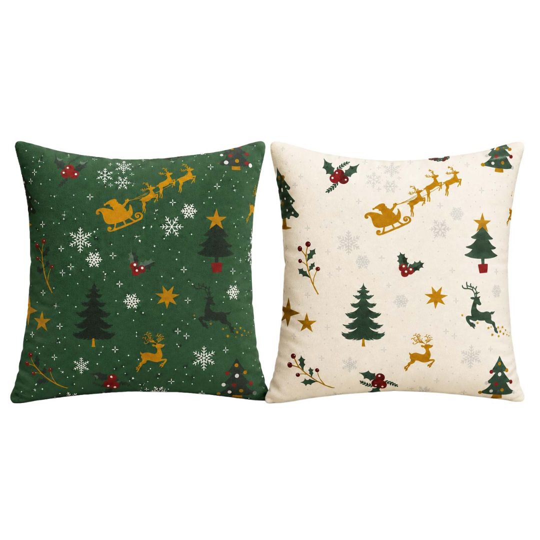 As duas faces da Almofada de Natal Noela Verde, com fundos verde e cru e estampado de pinheiros, renas, trenó, estrelas e flocos de neve
