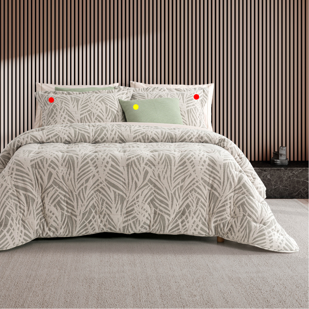 Edredão Conforter Jacquard Marco Verde com duas almofadas incluídas assinaladas a vermelho e almofada decorativa assinalada a amarelo
